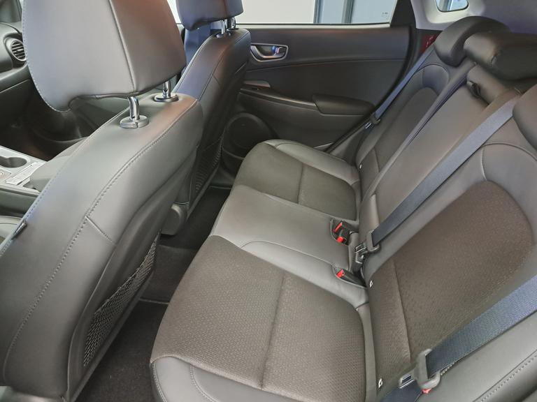 Hyundai KONA EV Comfort 64 kWh Navigatie Led Camera Cruise LM 204PK afbeelding 21