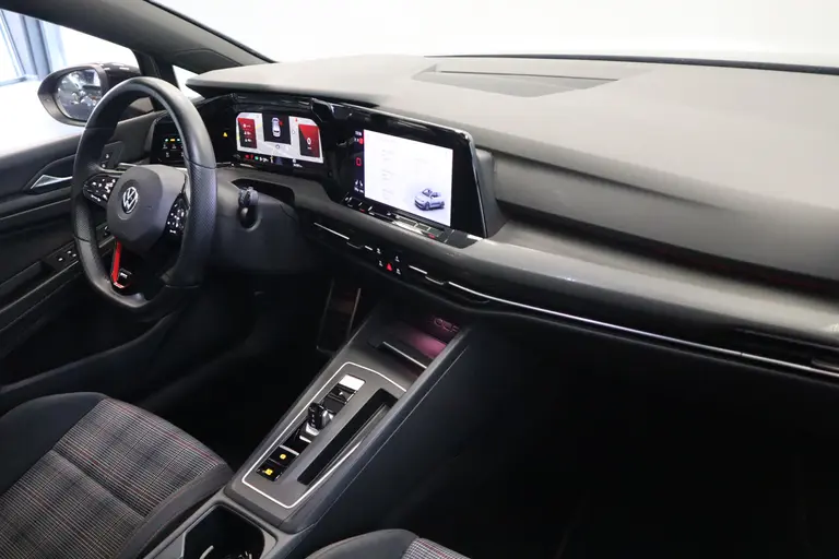 Volkswagen Golf 2.0 TSI GTI ACC Navi Panoramadak Milltek Uitlaat afbeelding 28