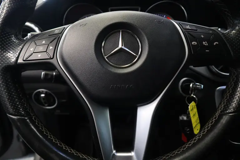 Mercedes-Benz GLA 200 Ambition Bi-Xenon CruiseControl 18'lmv afbeelding 11
