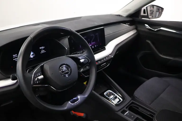 Skoda Octavia Combi 1.0 e-TSI Business Edition Plus Navigatie Cruise Control  Sfeerverlichting 17LMV lane Assist 2 Jaar garantie mogelijk* ( vraag naar de voorwaarde) afbeelding 6