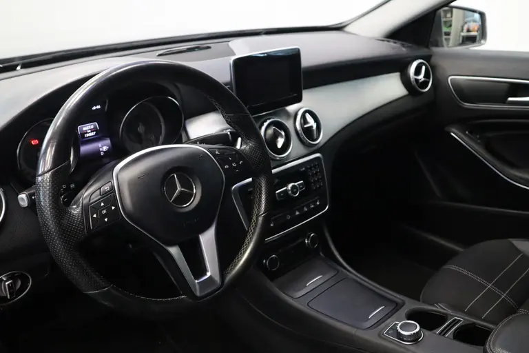 Mercedes-Benz GLA 200 Ambition Bi-Xenon CruiseControl 18'lmv afbeelding 10