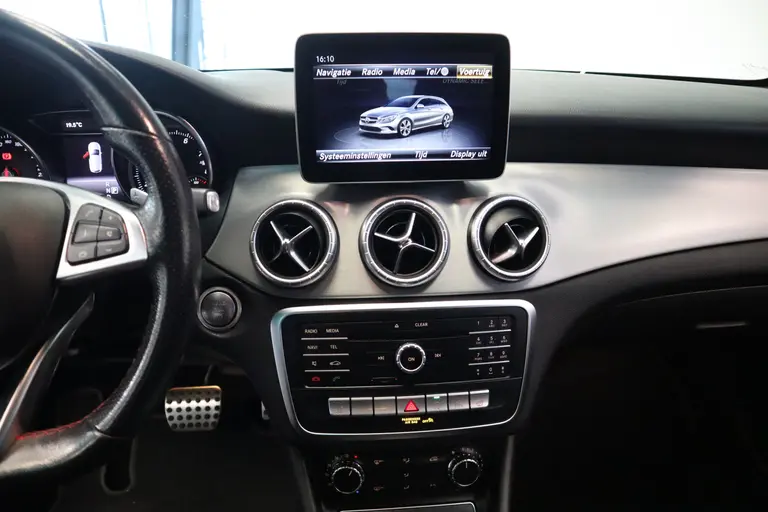 Mercedes-Benz CLA-Klasse Shooting Brake 180 AMG Full-led Navigatie 18'lmv * 2e Paasdag zijn wij geopend van 12:00 tot 17:00uur! * afbeelding 13