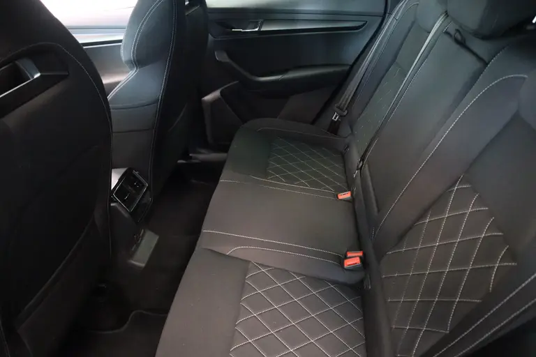 Skoda Karoq 1.5 TSI ACT Sportline Business Navigatie Schaal stoelen VCP 2 Jaar garantie mogelijk* ( vraag naar de voorwaarde) afbeelding 22