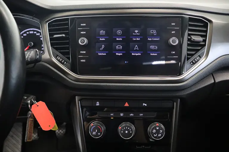 Volkswagen T-Roc 1.5 TSI Style 150pk Panoramadak Full-Led Navigatie 18'lmv afbeelding 13