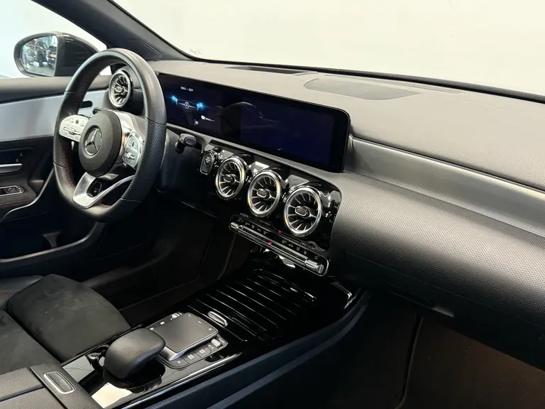 Mercedes-Benz A-Klasse 250 e AMG Line ACC PDC 360' camera Panoramadak Head-Up afbeelding 7