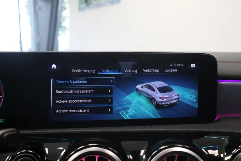 Mercedes-Benz CLA-Klasse 180 AMG Business Solution Luxery Sfeer verlichting Panoramadak, Ambi light, Navigatie, 18LMV, Matte kleur * 2e Paasdag zijn wij geopend van 12:00 tot 17:00uur! * afbeelding 21