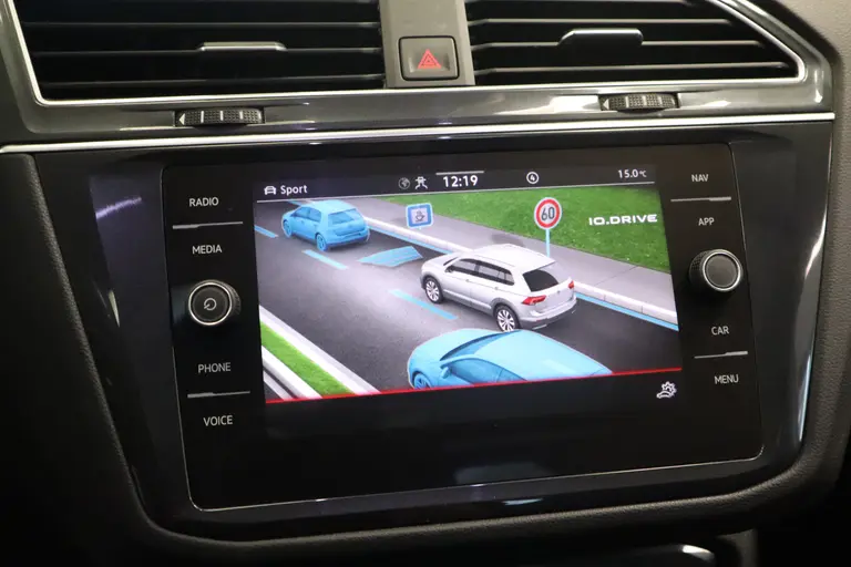 Volkswagen Tiguan 1.5 TSI R-Line Business+ BlackStyle Panoramadak IQ-light Harman/Kardon afbeelding 21