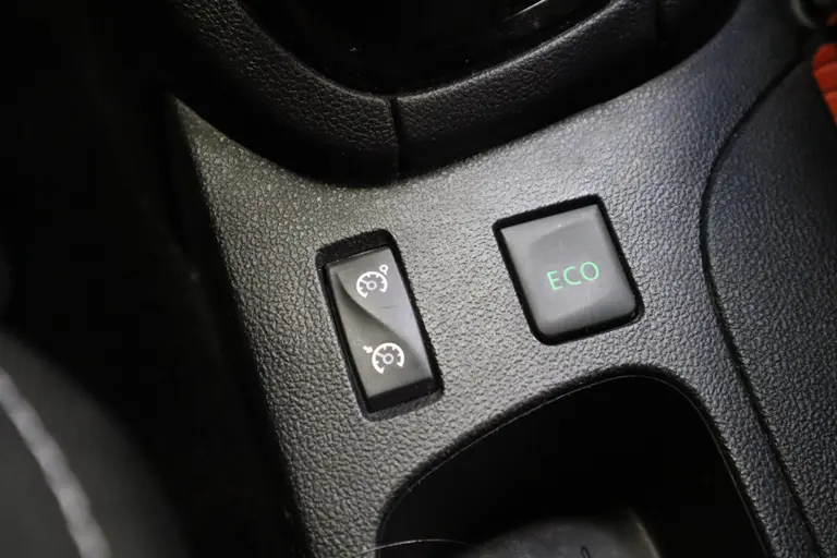 Renault Clio Estate 0.9 TCe Zen Navigatie cruise control, 16LMV Dakrails 2 Jaar garantie mogelijk* ( vraag naar de voorwaarde) afbeelding 12