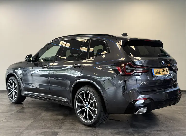 BMW X3 xDrive30e High Executive 292PK Panoramadak Head-up 20'lmv Navigatie VCP * 2e Paasdag zijn wij geopend van 12:00 tot 17:00uur! * afbeelding 3