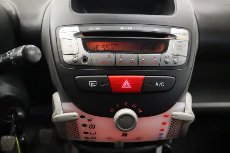 Peugeot 107 1.0-12V Millesim 200 Elektrische ramen Airco NAP! afbeelding 10
