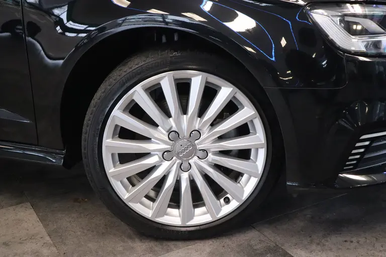 Audi A3 Sportback 1.4 e-tron Sport Navigatie el trekhaak 18LMV Cruise Control stoelverwarming afbeelding 4