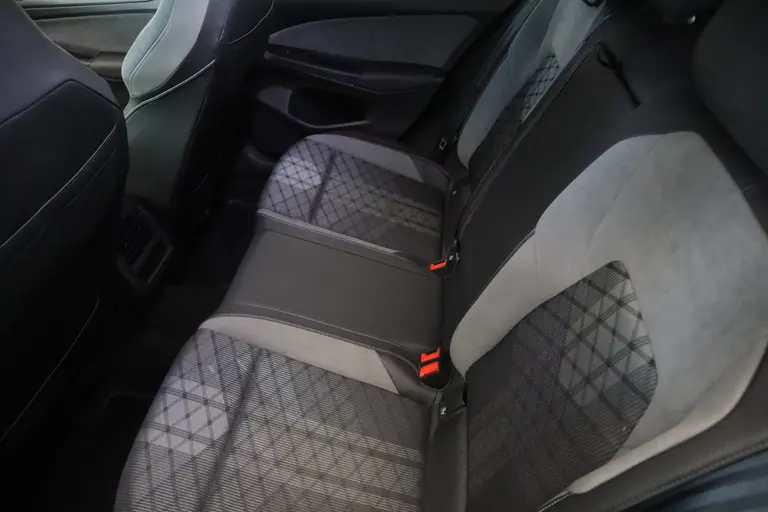 Volkswagen Golf 1.5 eTSI R-Line 2x Sfeerverlichting Full-led Adaptive-Cruise afbeelding 22