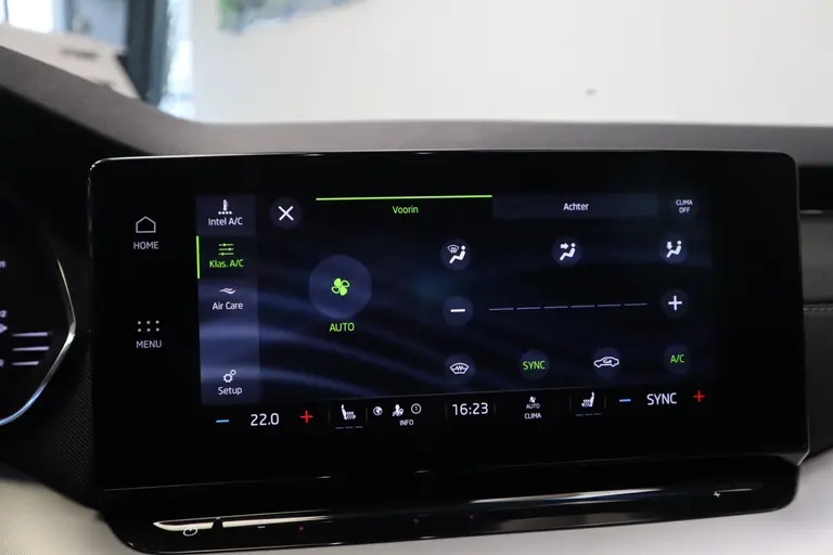 Skoda Octavia Combi 1.0 e-TSI Business Edition Plus Navigatie Cruise Control  Sfeerverlichting 17LMV lane Assist 2 Jaar garantie mogelijk* ( vraag naar de voorwaarde) afbeelding 13