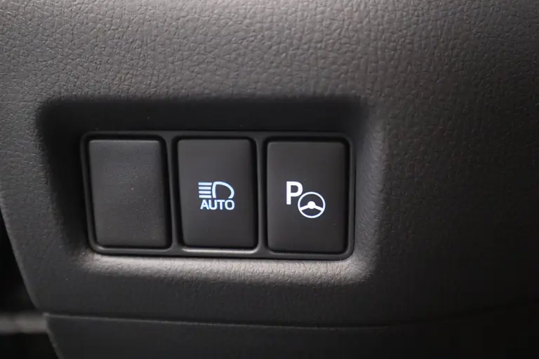 Toyota C-HR 2.0 Hybrid Executive Navigatie Cruise control 18LMV trekhaak DAB+ 24 maanden garantie mogelijk (*vraag naar de voorwaarden) afbeelding 13
