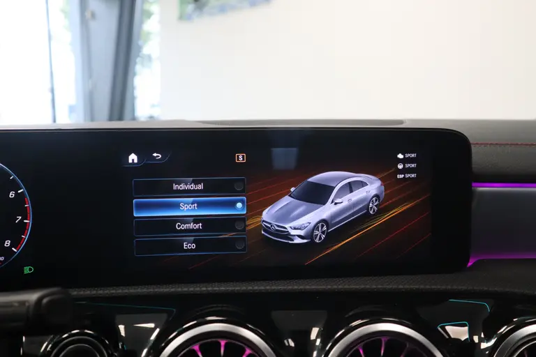 Mercedes-Benz CLA-Klasse 180 AMG Business Solution Luxery Sfeer verlichting Panoramadak, Ambi light, Navigatie, 18LMV, Matte kleur * 2e Paasdag zijn wij geopend van 12:00 tot 17:00uur! * afbeelding 23