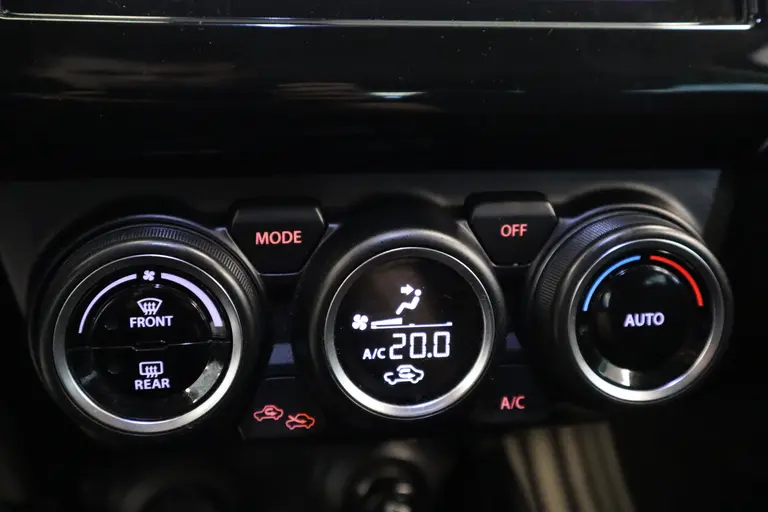 Suzuki Swift 1.0 Stijl 112PK Automaat TWo tone Color Navigatie Dab+ 16LMV Cruise Control Stoelverwarming afbeelding 11