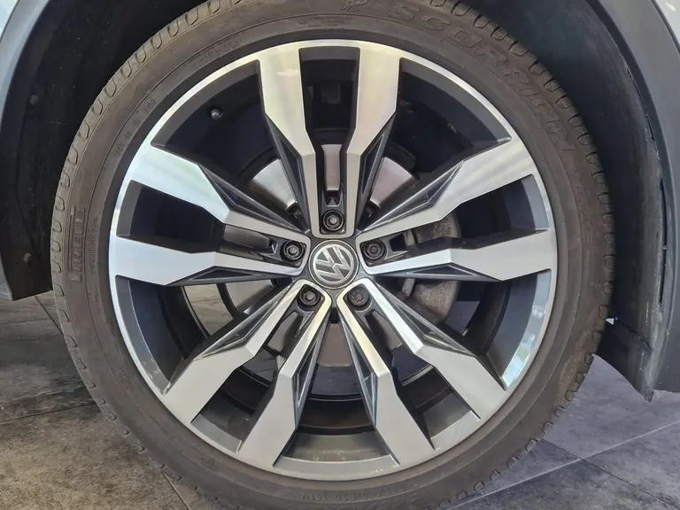 Volkswagen Tiguan Allspace 1.5 TSI Highline Business R 7-Persoons Panoramadak Navigatie Camera CruiseControl afbeelding 4