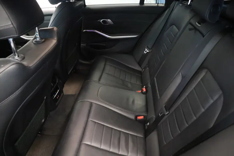 BMW 3 Serie Touring 320i High Executive Edition 184pk Navigatie Luxe Volleder Cruise Control Stoelverwarming sfeerverlichting afbeelding 21
