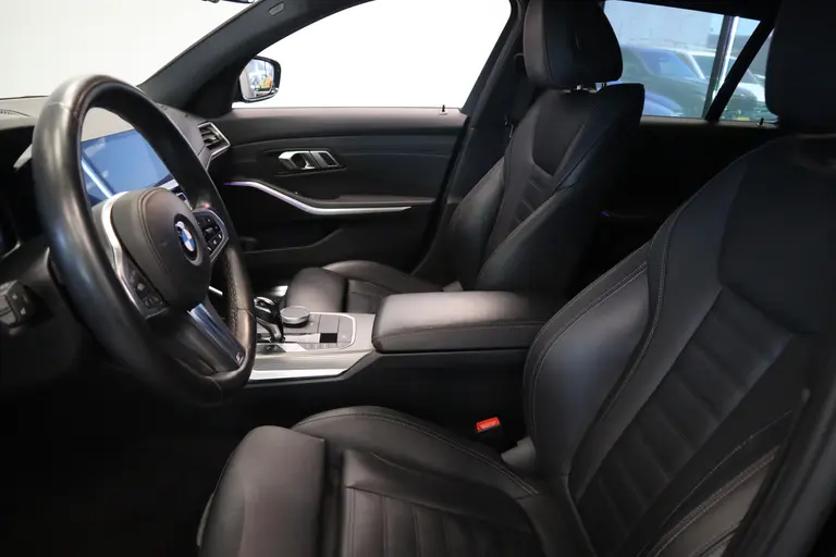 BMW 3 Serie Touring 320i High Executive Edition 184pk Navigatie Luxe Volleder Cruise Control Stoelverwarming sfeerverlichting afbeelding 7