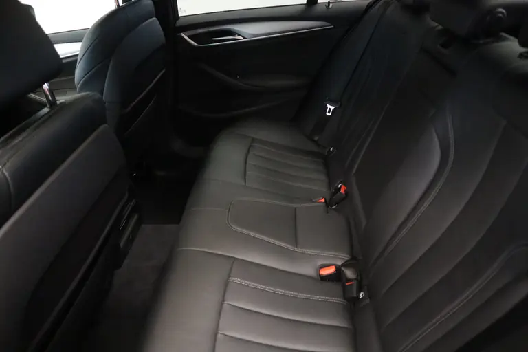 BMW 5 Serie 520i Corporate Lease High Executive Connect drive Navigatie PDC Cruise Control 18LMV Vol Leder afbeelding 24