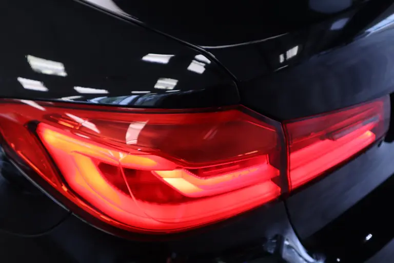 BMW 5 Serie 520i Corporate Lease High Executive Connect drive Navigatie PDC Cruise Control 18LMV Vol Leder afbeelding 6
