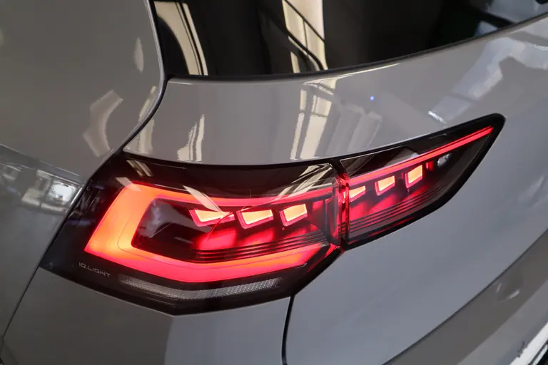 Volkswagen Golf 1.5 eTSI R-Line Edition ! Nieuw Type ! Panoramadak IQ-light Navigatie afbeelding 4