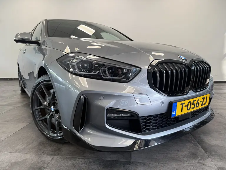BMW 1-serie 120i Cruise/Climate Panoramadak NAP 18''LM Performance 24 maanden garantie mogelijk (*vraag naar de voorwaarden) afbeelding 3