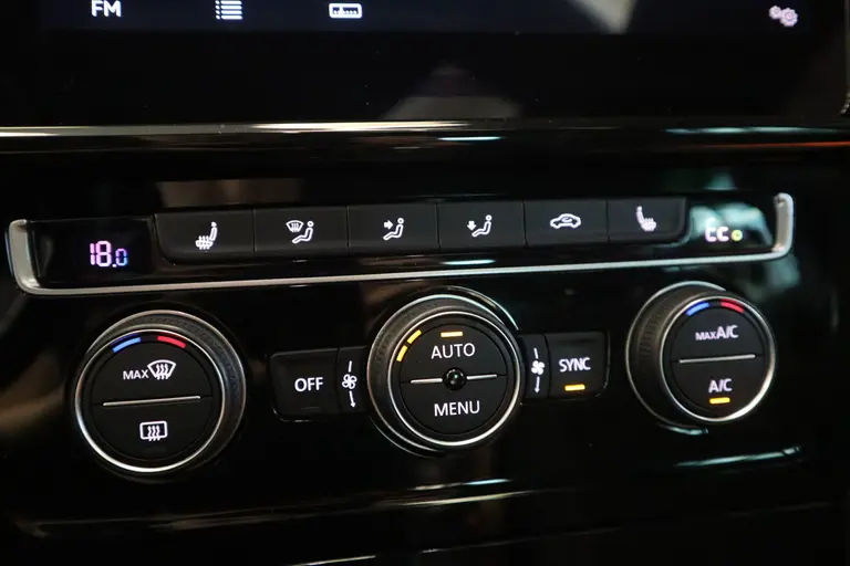 Volkswagen Golf 1.4 TSI PHEV GTE Cruise ACC Panodak 18" LM Stoelverwarming Climate Navi Carplay/Android afbeelding 14