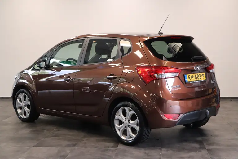 Hyundai ix20 1.4i Pro ECC 17'' LM Trekhaak Navi PDC afbeelding 3