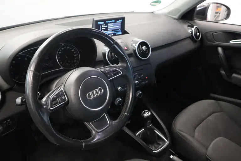 Audi A1 Sportback 1.2 TFSI Sport Edition 5-Drs. Navigatie Panoramadak afbeelding 10
