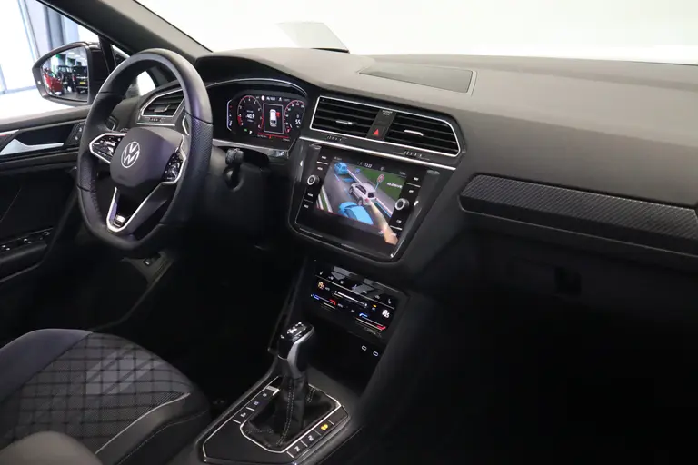 Volkswagen Tiguan 1.5 TSI R-Line Business+ BlackStyle Panoramadak IQ-light Harman/Kardon afbeelding 25