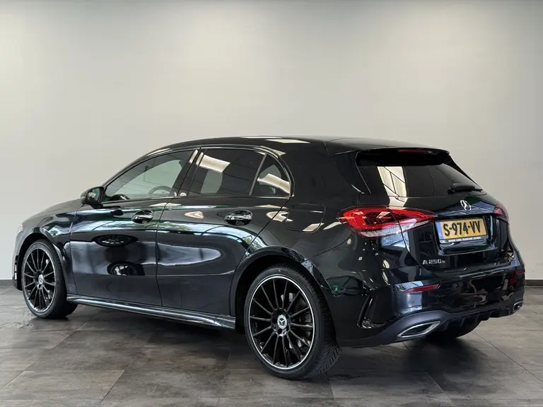 Mercedes-Benz A-Klasse 250 e AMG Line ACC PDC 360' camera Panoramadak Head-Up afbeelding 3