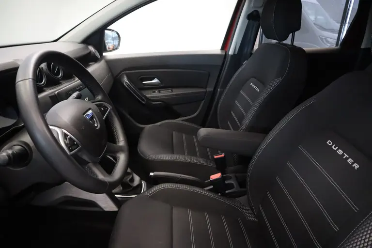 Dacia Duster 1.3 TCe Prestige 130 PK Navigatie 17LMV DAB+ CruiseControl  Climate Control Trekhaak afbeelding 7