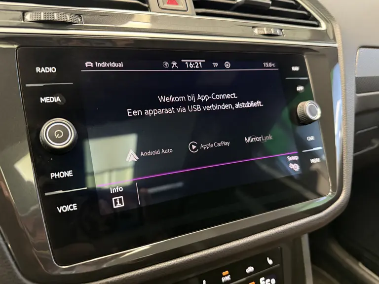 Volkswagen Tiguan 1.4 TSI eHybrid R-Line Business 245 PK Balck line Panorama ACC VCP Navigatie Sfeerverlichting afbeelding 19