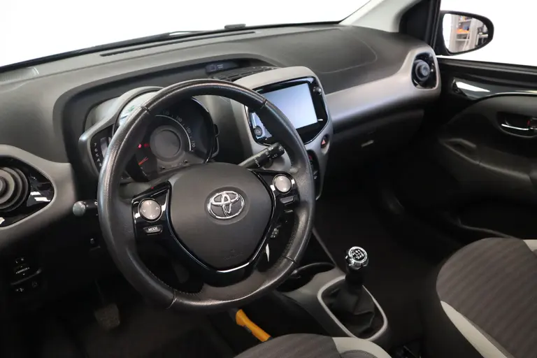 Toyota Aygo 1.0 VVT-i x-play limited Cabrio Carplay afbeelding 6