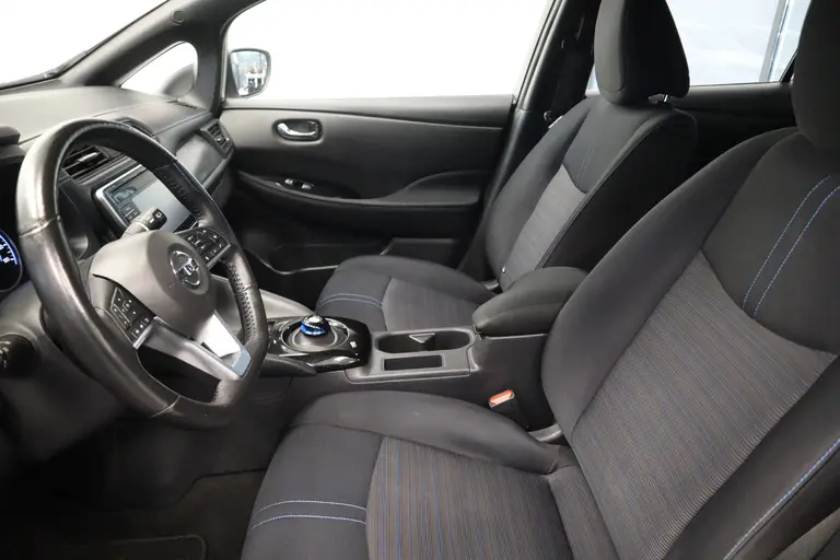 Nissan Leaf Acenta 40 kWh 150PK Navigatie, Cruise Control 360 Camera, 16LMV. Valt in de Subsidie regeling. * 2e Paasdag zijn wij geopend van 12:00 tot 17:00uur! * afbeelding 9
