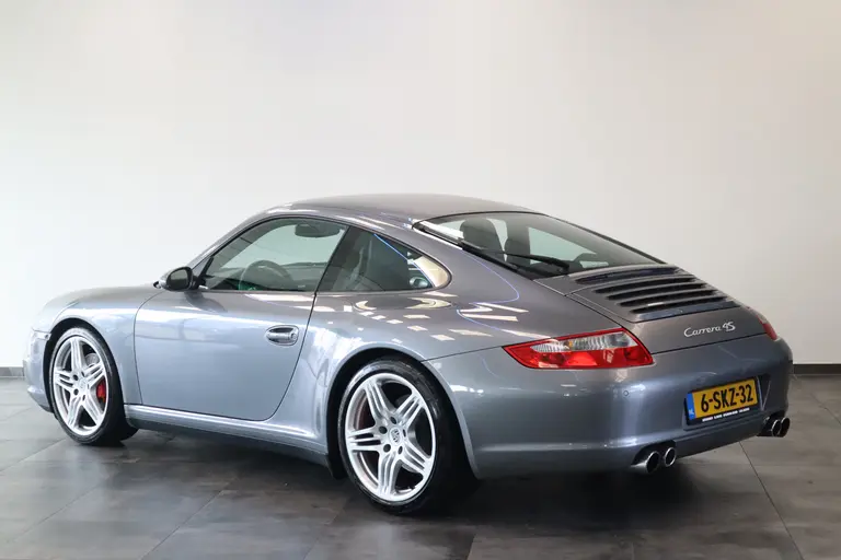 Porsche 911 3.8 Carrera 4S 355PK Navigatie 19LMV Volleder interieur met memorie Bose Installatie. * 2e Paasdag zijn wij geopend van 12:00 tot 17:00uur! * afbeelding 3