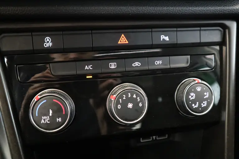 Volkswagen T-Roc 1.5 TSI Style 150pk Panoramadak Full-Led Navigatie 18'lmv afbeelding 14