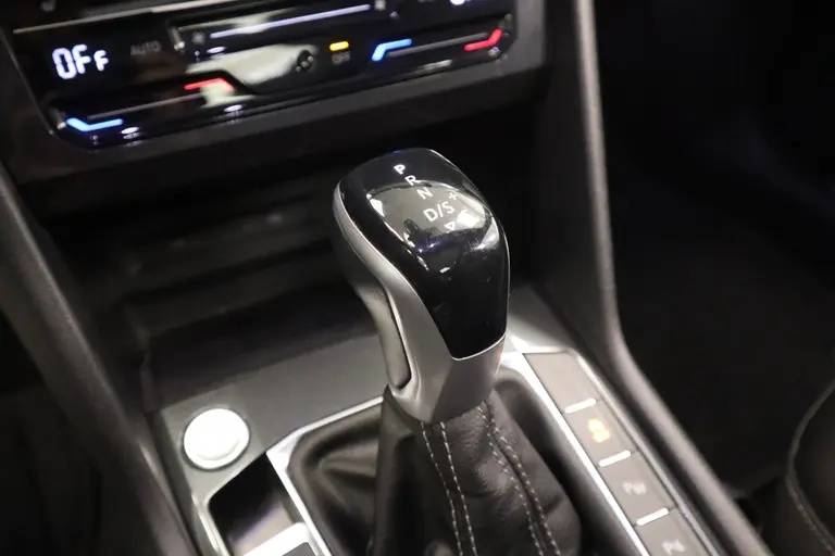 Volkswagen Tiguan 1.5 TSI R-Line Business+ BlackStyle Panoramadak IQ-light Harman/Kardon afbeelding 20