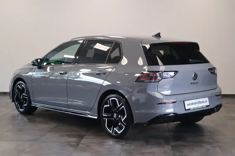Volkswagen Golf 1.5 eTSI R-Line Edition ! Nieuw Type ! Panoramadak IQ-light Navigatie afbeelding 3