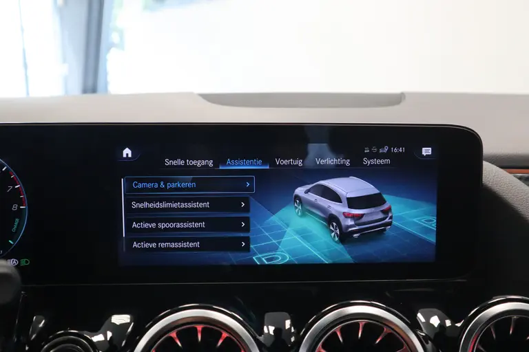 Mercedes-Benz GLA 250 e Business Solution AMG Limited Pano dak LED CC Lane Assist afbeelding 19
