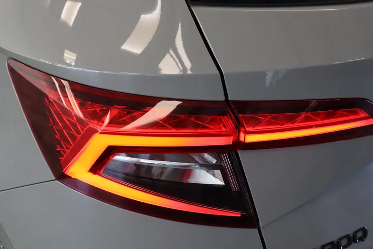 Skoda Karoq 1.5 TSI ACT Sportline Business CruiseControl Trekhaak Full-led afbeelding 7