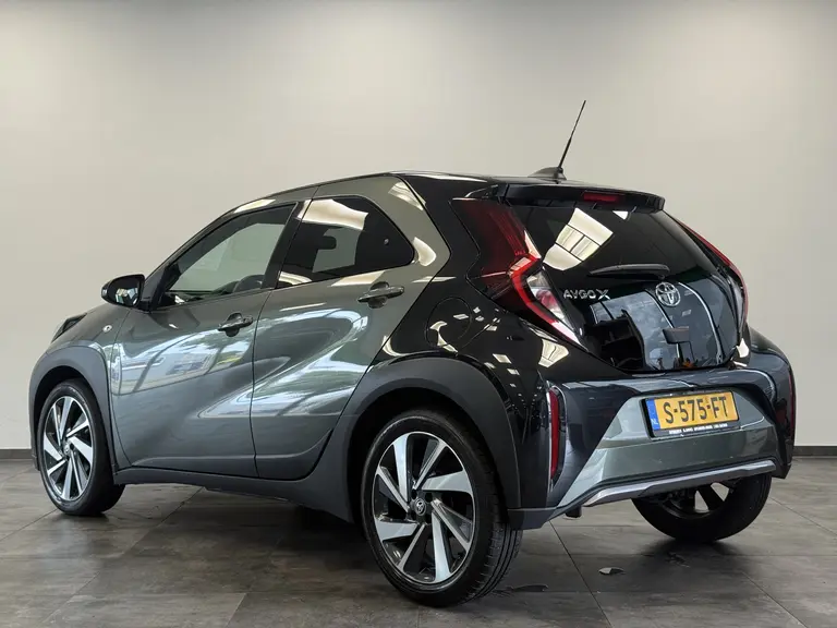 Toyota Aygo X 1.0 VVT-i S-CVT Envy 5-Drs. ClimateControl 18'lmv Navigatie 24 maanden garantie mogelijk (*vraag naar de voorwaarden) afbeelding 3