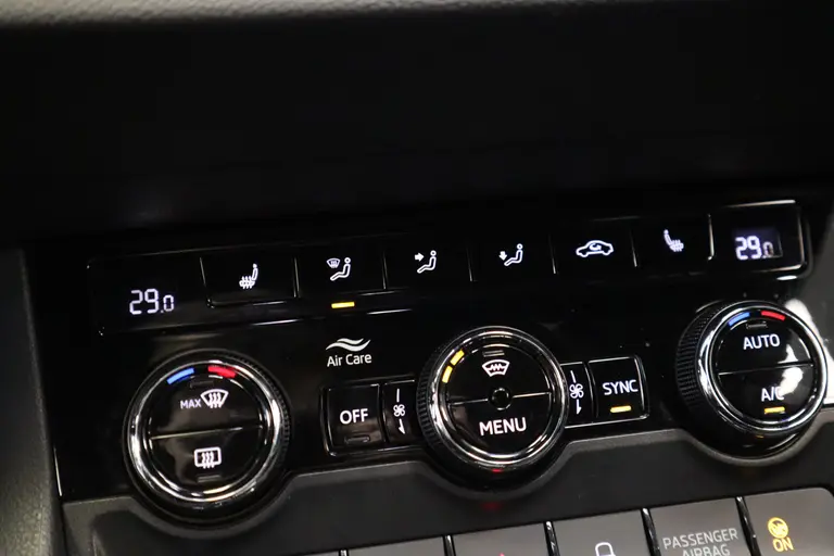 Skoda Karoq 1.5 TSI ACT Sportline Business Navigatie Schaal stoelen VCP 2 Jaar garantie mogelijk* ( vraag naar de voorwaarde) afbeelding 13