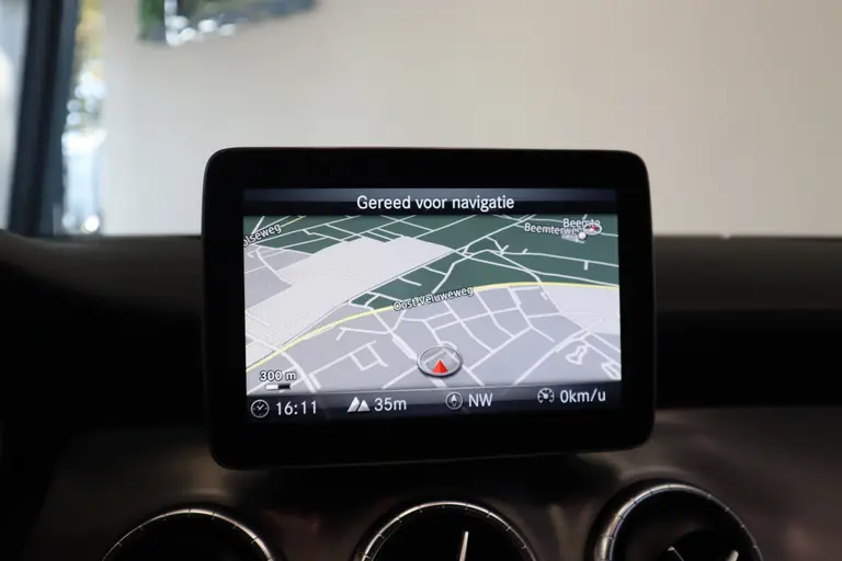 Mercedes-Benz CLA-Klasse Shooting Brake 180 AMG Full-led Navigatie 18'lmv * 2e Paasdag zijn wij geopend van 12:00 tot 17:00uur! * afbeelding 17