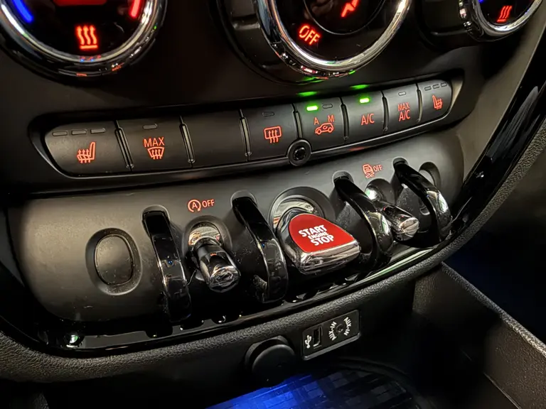 MINI Clubman 1.5 One Pepper ClimateControl 17'lmv TwoTone lak PDC * 2e Paasdag zijn wij geopend van 12:00 tot 17:00uur! * afbeelding 11