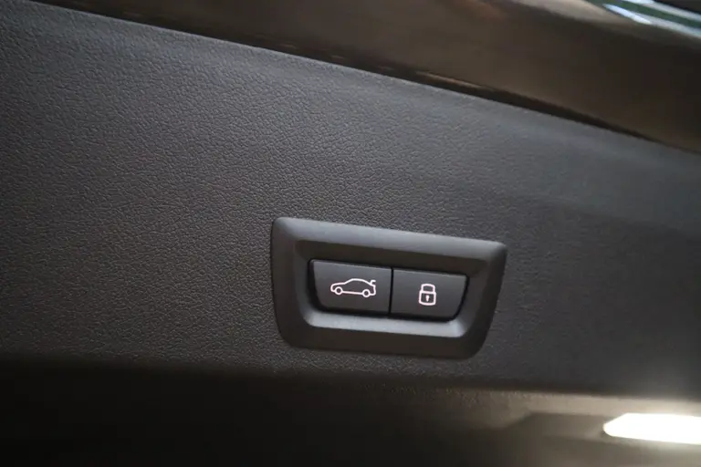 BMW XM PHEV 30 kWh Bowers & Wilkins 23''LM inidivual leder Trekhaak NL Auto * 2e Paasdag zijn wij geopend van 12:00 tot 17:00uur! * afbeelding 40