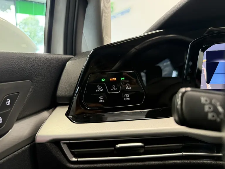 Volkswagen Golf 1.5 TSI Highline Business R 150pk Panorama Navigatie Sfeerverliching DAB+ Apple Carplay Cruise Control 17LMV afbeelding 16