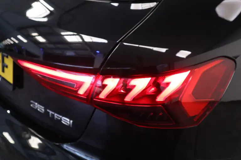 Audi A3 Sportback 35 TFSI S edition 150pk Navigatie 17LMV  volleder interieur Cruise Control parking ass. afbeelding 4