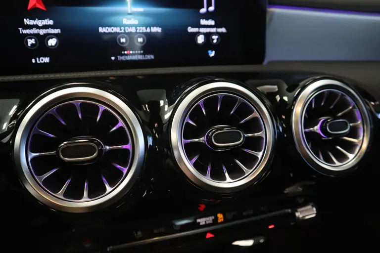 Mercedes-Benz CLA-Klasse 220 d AMG Line Panoramadak Burmester Multibeam-led afbeelding 12